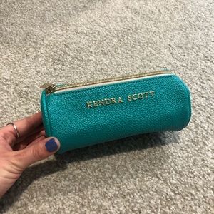 Teal Kendra Scott jewelry/makeup holder